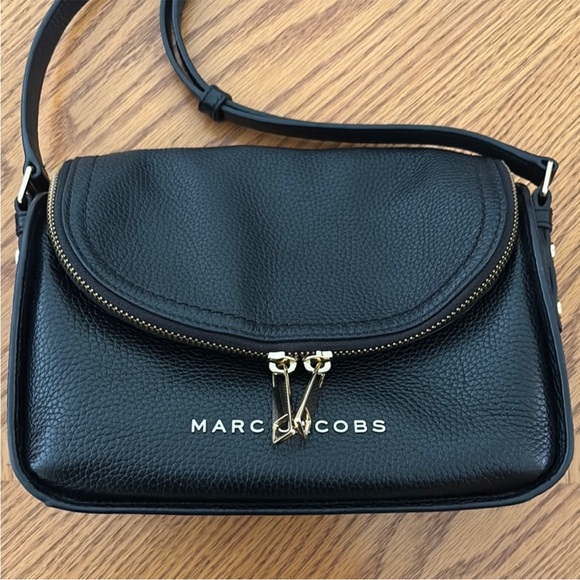 Marc Jacobs Handbags - MARC JACOBS Mini Messenger Crossbody